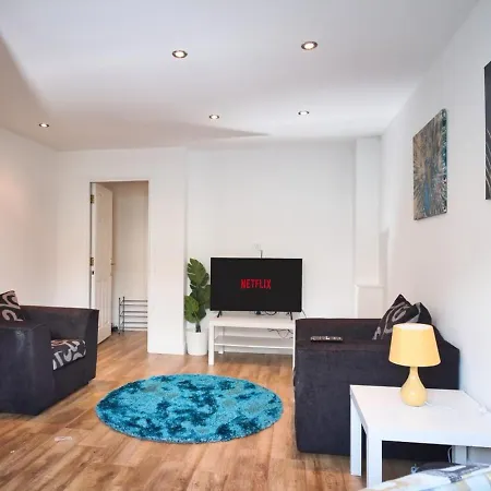St Kats Mews 4 Bed With Parking Apartment Peterborough Exterior photo